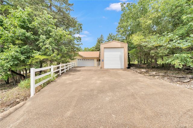 27 N Star Loop, Holiday Island, AR 72631
