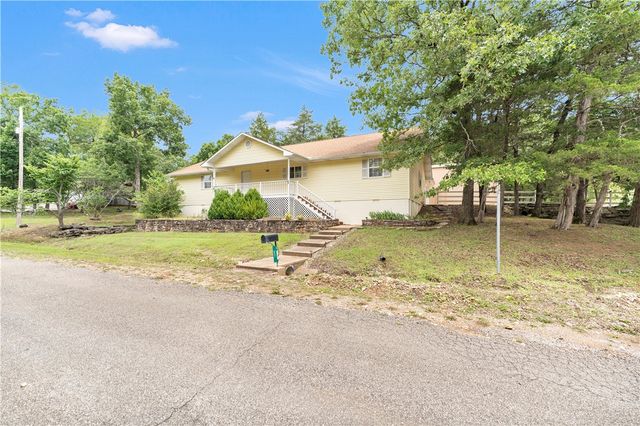 27 N Star Loop, Holiday Island, AR 72631
