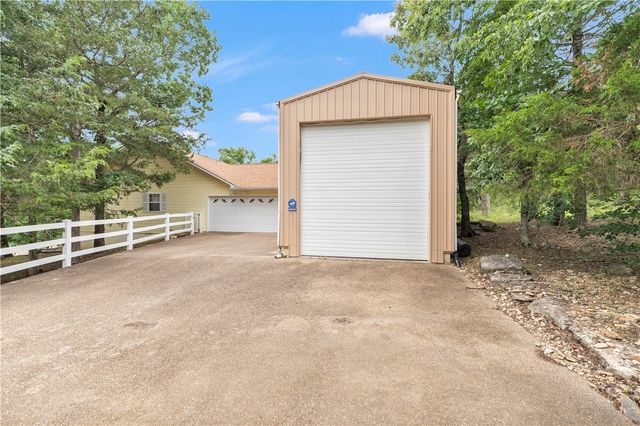 27 N Star Loop, Holiday Island, AR 72631