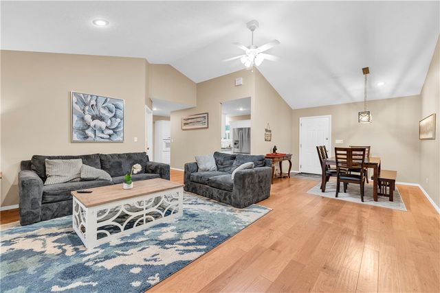 27 N Star Loop, Holiday Island, AR 72631