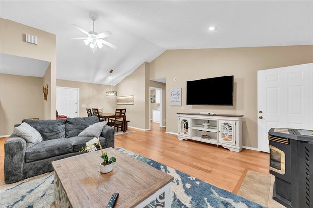 27 N Star Loop, Holiday Island, AR 72631