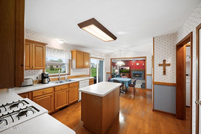 5882 Cherokee Avenue, Walbridge, OH 43465