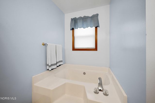 5882 Cherokee Avenue, Walbridge, OH 43465