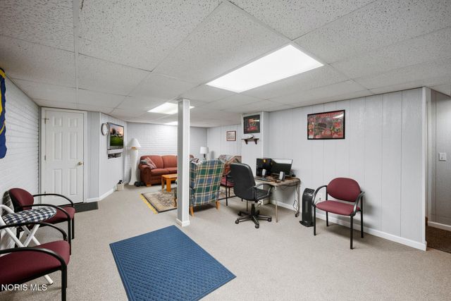 5882 Cherokee Avenue, Walbridge, OH 43465