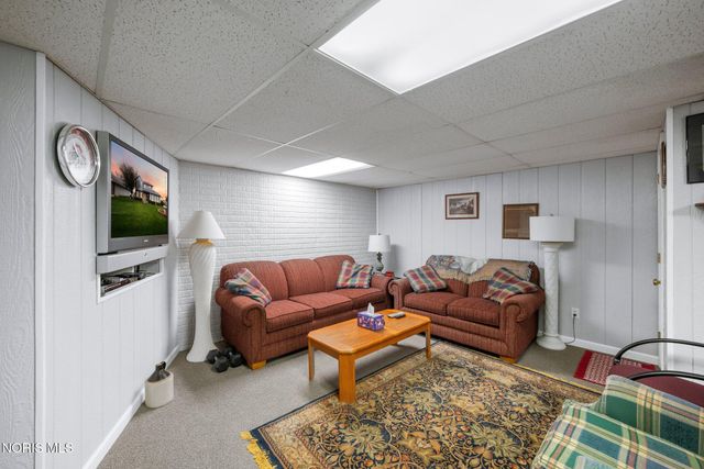 5882 Cherokee Avenue, Walbridge, OH 43465