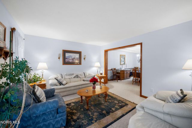 5882 Cherokee Avenue, Walbridge, OH 43465