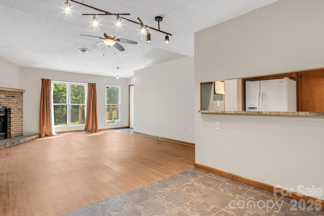 60 Ravencroft Lane, Asheville, NC 28803