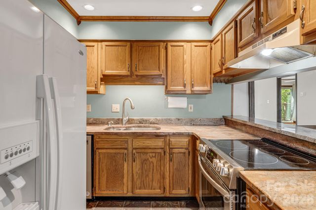 60 Ravencroft Lane, Asheville, NC 28803
