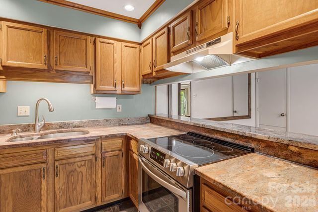 60 Ravencroft Lane, Asheville, NC 28803