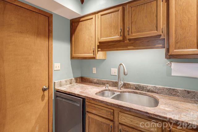 60 Ravencroft Lane, Asheville, NC 28803