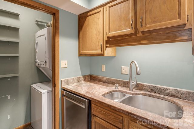 60 Ravencroft Lane, Asheville, NC 28803