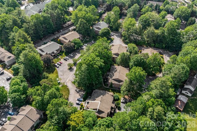 60 Ravencroft Lane, Asheville, NC 28803