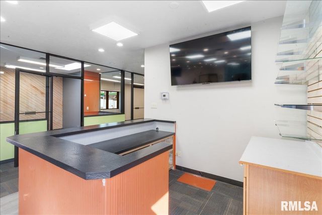 3000 16TH Street 206, Moline, IL 61265