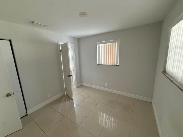 4161 NW 11th Avenue, Oakland Park, FL 33309