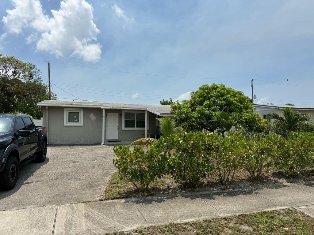 4161 NW 11th Avenue, Oakland Park, FL 33309