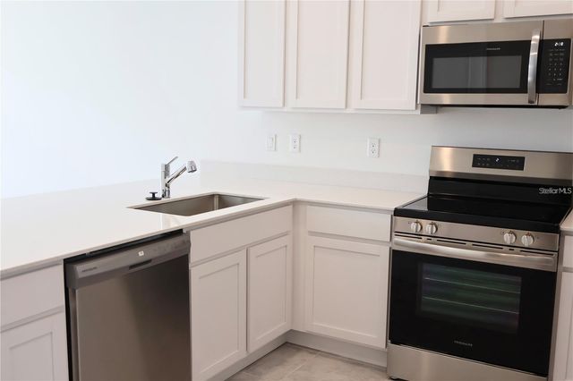 2452 SKYLINE LOOP, Kissimmee, FL 34758