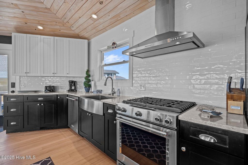 Image 15 of property listing at 231 S Bald Head Wynd, Bald Head Island, NC 28461