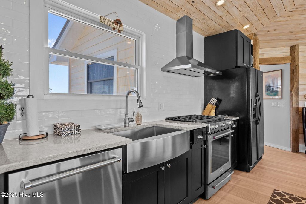 Image 17 of property listing at 231 S Bald Head Wynd, Bald Head Island, NC 28461