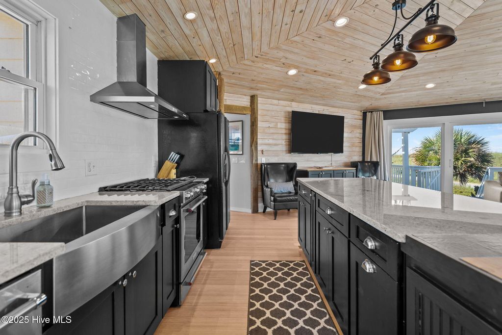 Image 18 of property listing at 231 S Bald Head Wynd, Bald Head Island, NC 28461