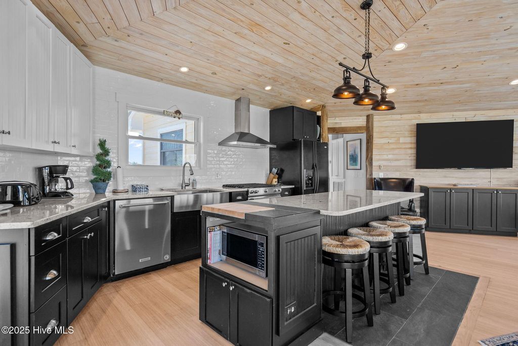 Image 19 of property listing at 231 S Bald Head Wynd, Bald Head Island, NC 28461