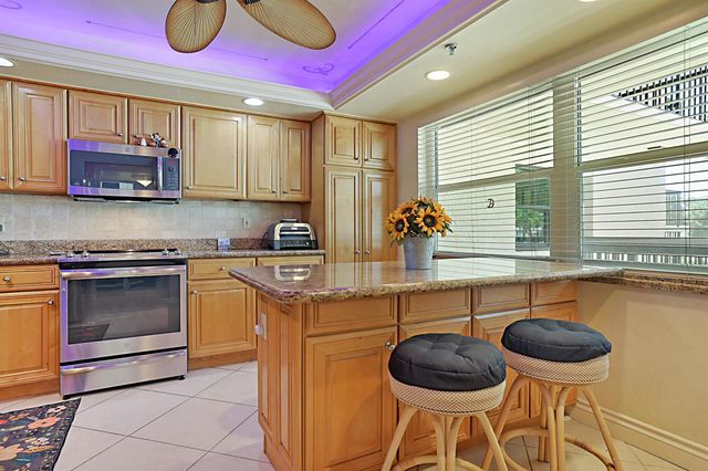 374 Golfview Road 205, North Palm Beach, FL 33408