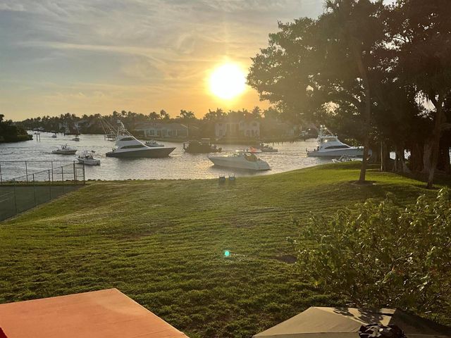 374 Golfview Road 205, North Palm Beach, FL 33408