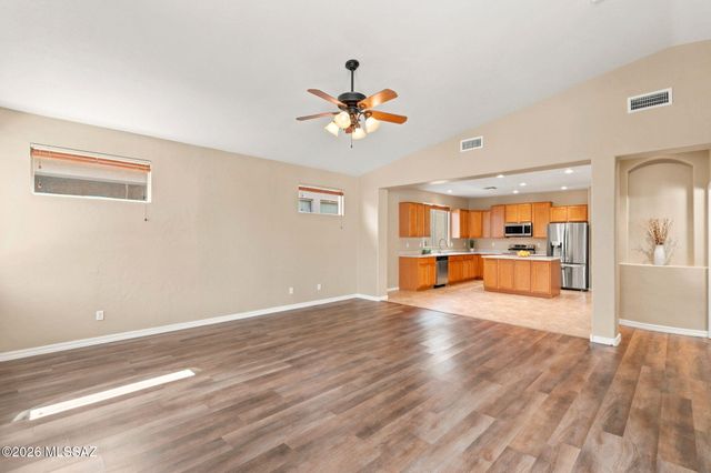 972 W Leatherleaf Drive, Tucson, AZ 85755