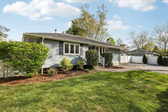 22 Little Plains Road, Huntington, NY 11743