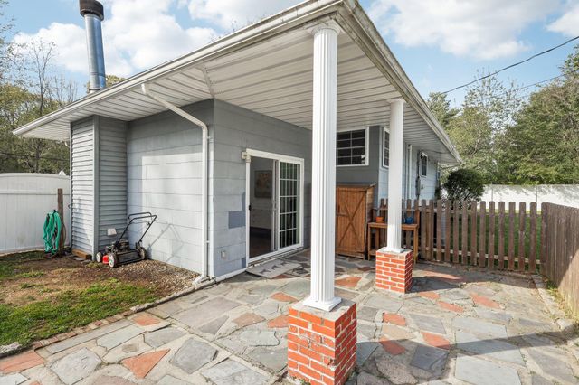22 Little Plains Road, Huntington, NY 11743