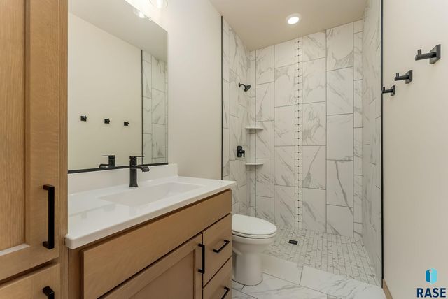 2025 S Sonoma Pl Place, Sioux Falls, SD 57106