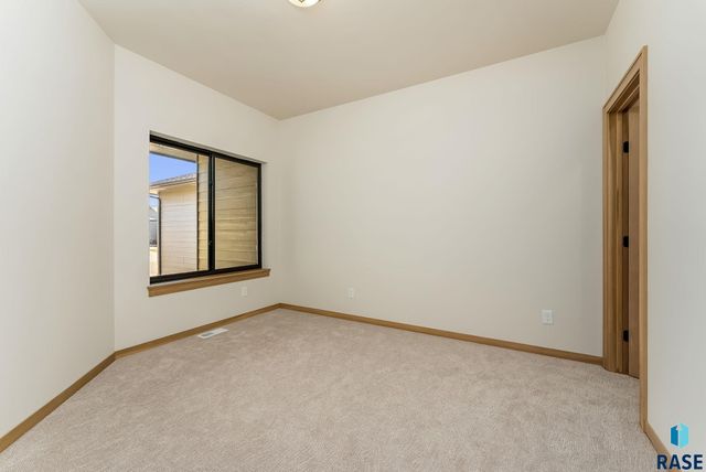 2025 S Sonoma Pl Place, Sioux Falls, SD 57106