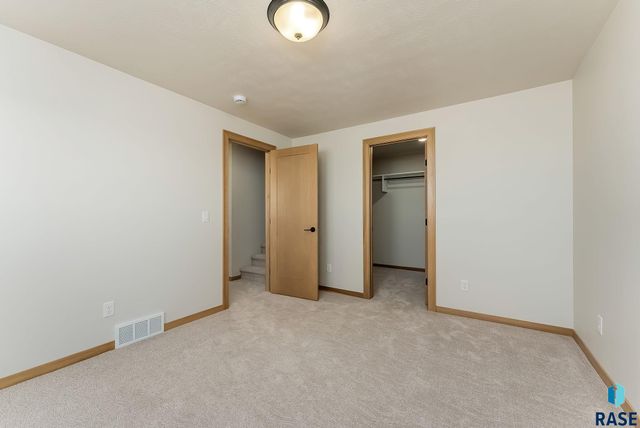 2025 S Sonoma Pl Place, Sioux Falls, SD 57106