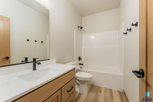 2025 S Sonoma Pl Place, Sioux Falls, SD 57106