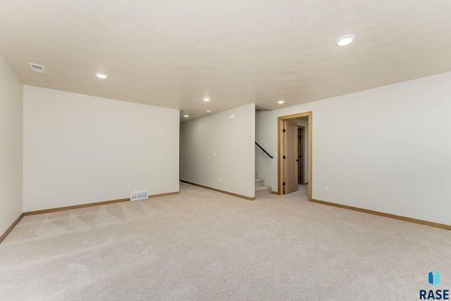 2025 S Sonoma Pl Place, Sioux Falls, SD 57106