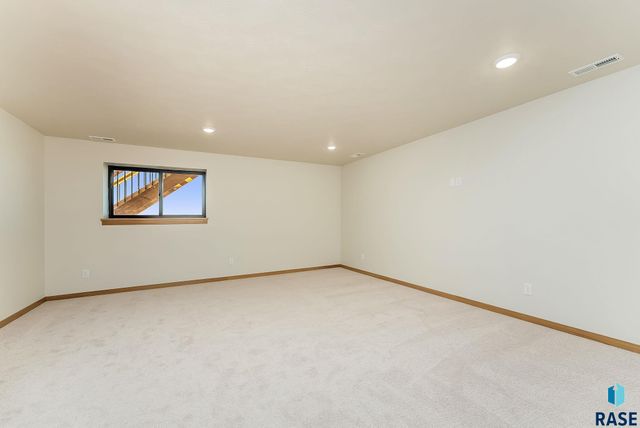 2025 S Sonoma Pl Place, Sioux Falls, SD 57106