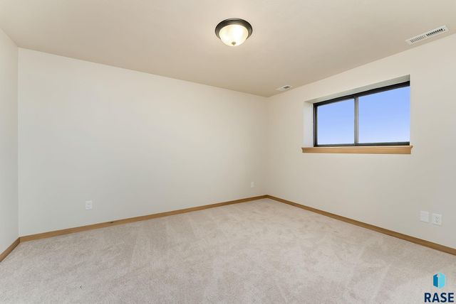 2025 S Sonoma Pl Place, Sioux Falls, SD 57106