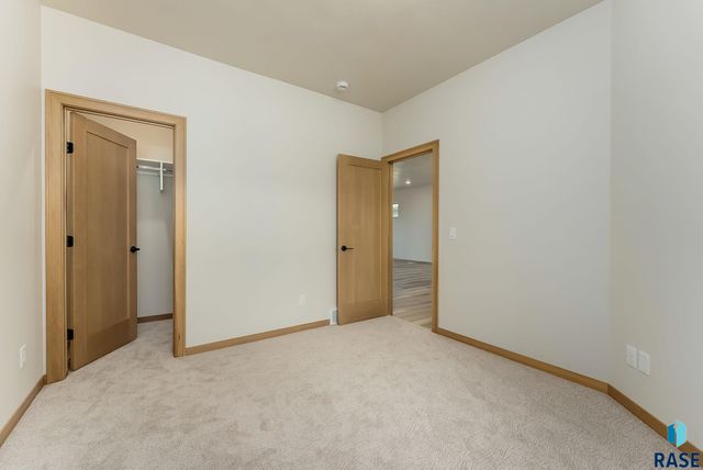 2025 S Sonoma Pl Place, Sioux Falls, SD 57106