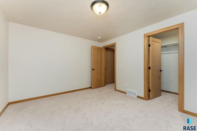 2025 S Sonoma Pl Place, Sioux Falls, SD 57106