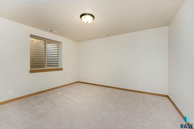 2025 S Sonoma Pl Place, Sioux Falls, SD 57106