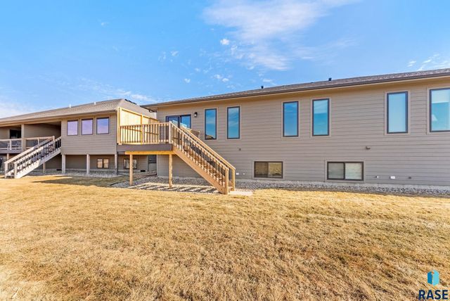 2025 S Sonoma Pl Place, Sioux Falls, SD 57106