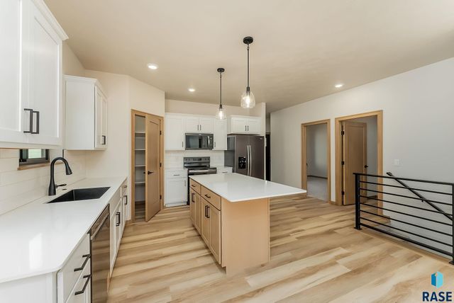 2025 S Sonoma Pl Place, Sioux Falls, SD 57106