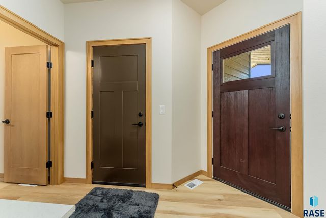 2025 S Sonoma Pl Place, Sioux Falls, SD 57106