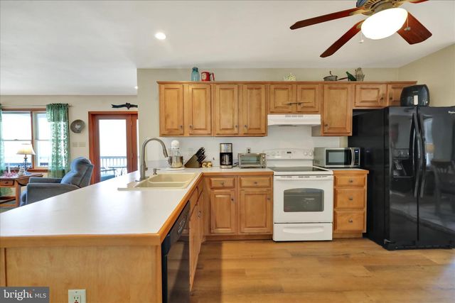 2853 HAUCK RD, Green Lane, PA 18054