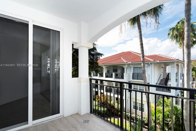 3215 NE 184th St 14301, Aventura, FL 33160