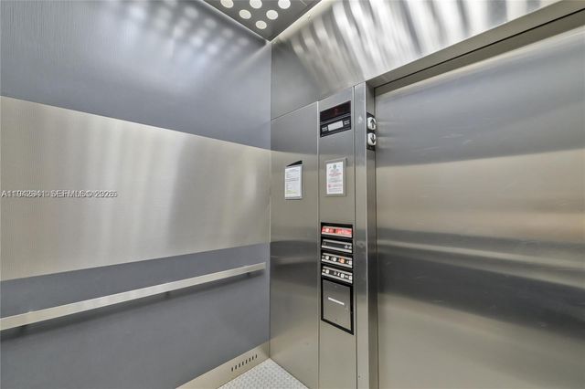 3215 NE 184th St 14301, Aventura, FL 33160