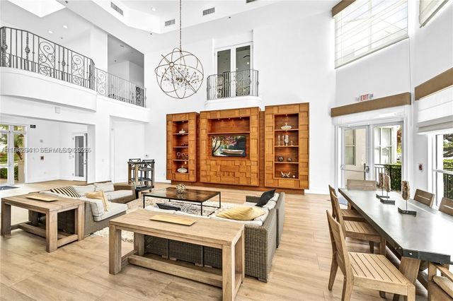 3215 NE 184th St 14301, Aventura, FL 33160