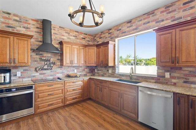 17900 SW 4th Ct, Pembroke Pines, FL 33029