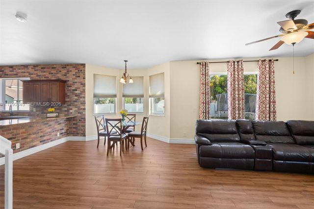 17900 SW 4th Ct, Pembroke Pines, FL 33029