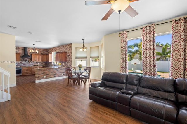 17900 SW 4th Ct, Pembroke Pines, FL 33029