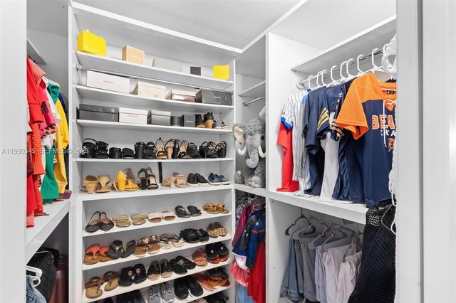 17900 SW 4th Ct, Pembroke Pines, FL 33029